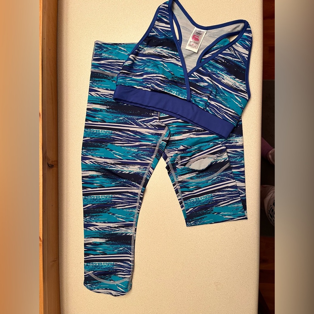 Zumba Capris (small) with matching Bra (medium)